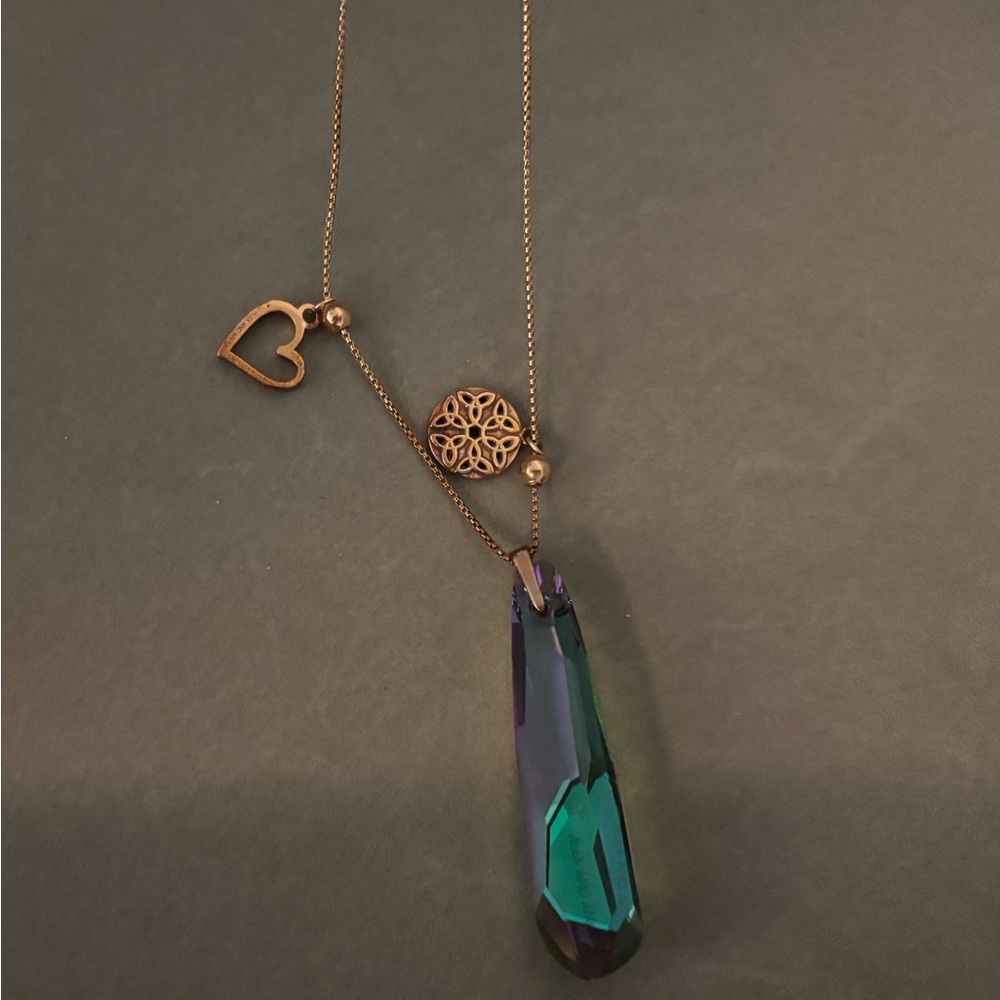 Rose gold chain with iridescent charm